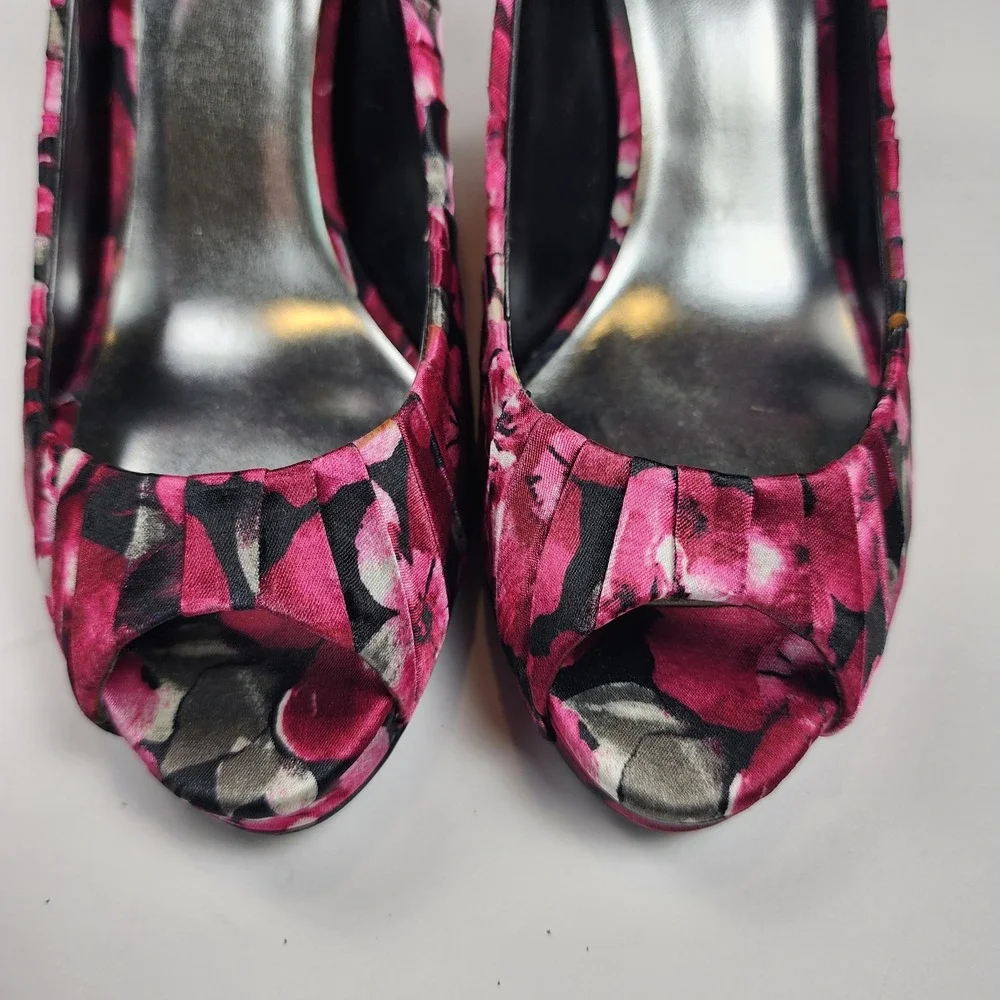 White House Black Market Apple‎ Floral Peep Toe Pumps Pink Black Pleated 8.5M